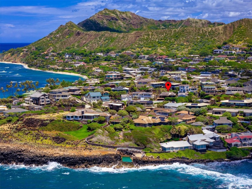 Step into a piece of Hawaiian history with this enchanting - Beach Home for sale in Honolulu, Hawaii on Beachhouse.com