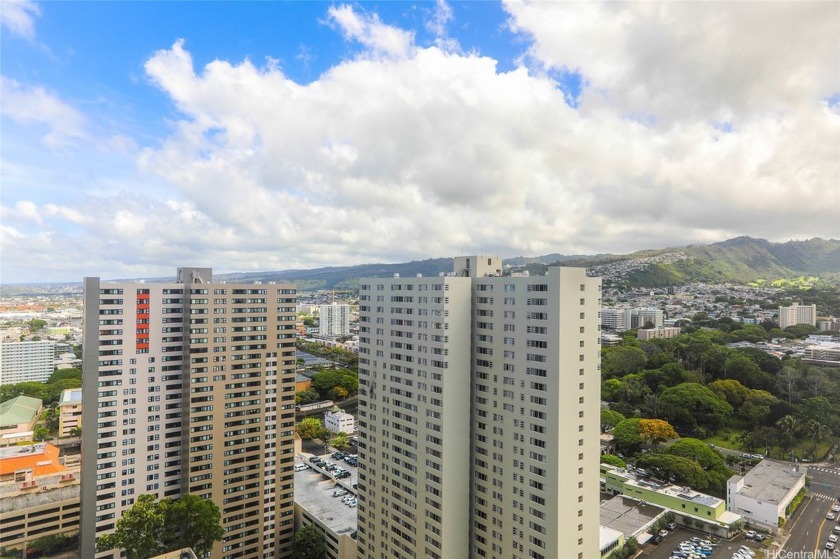 HIGH FLOOR, CORNER UNIT, WITH FANTASTIC VIEWS AND A CONVEINENT - Beach Condo for sale in Honolulu, Hawaii on Beachhouse.com