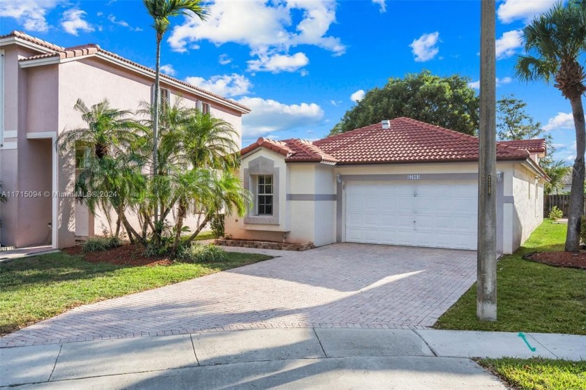 This 3/2 one store single family home is very well located in - Beach Home for sale in Pembroke Pines, Florida on Beachhouse.com