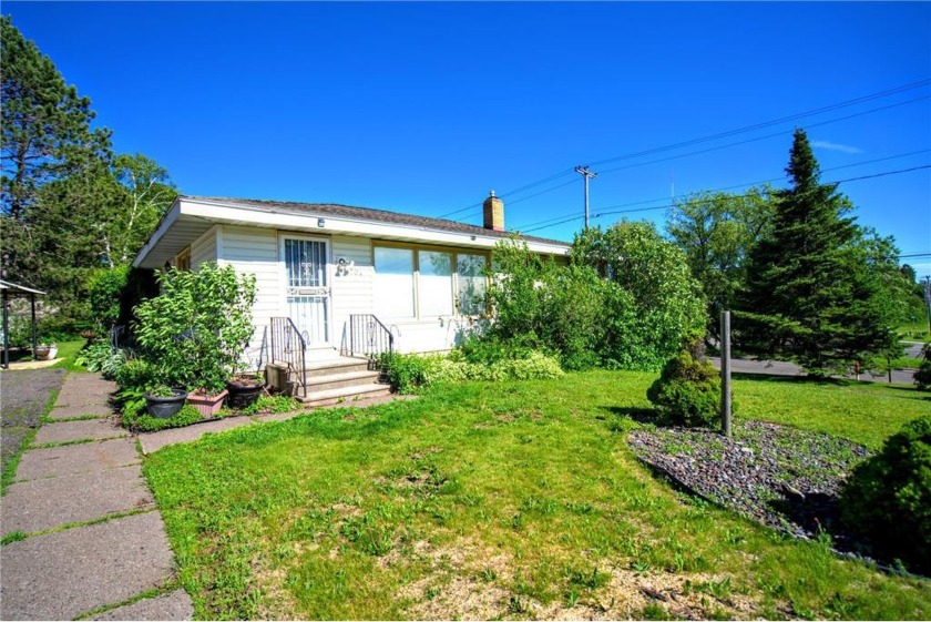 Affordable 3BR/2BA one story home in Duluth on a large 0.306 - Beach Home for sale in Duluth, Minnesota on Beachhouse.com