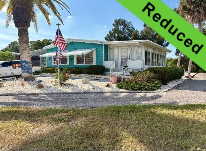 GRAB THIS ONE - IT'S  A DREAM SETTING AND TRUE RETREAT! - Beach Home for sale in Venice, Florida on Beachhouse.com