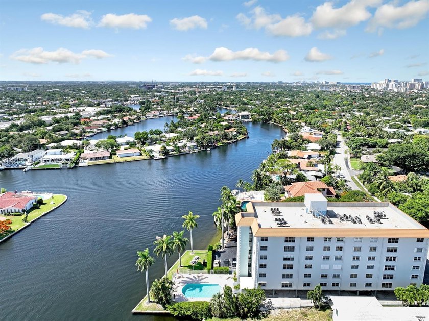 Very Spacious (1525 sq. ft.) 2 bedroom with den- could be a - Beach Condo for sale in Fort Lauderdale, Florida on Beachhouse.com