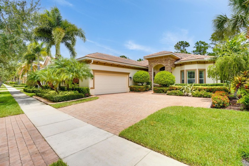 LIVE ON THE GOLF COURSE! Breathtaking views meet impeccable - Beach Home for sale in Port Saint Lucie, Florida on Beachhouse.com