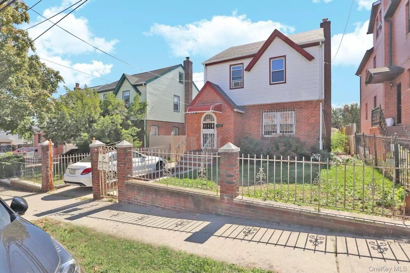 Spacious detached 1-family home featuring 2 stories plus a - Beach Home for sale in East Elmhurst, New York on Beachhouse.com