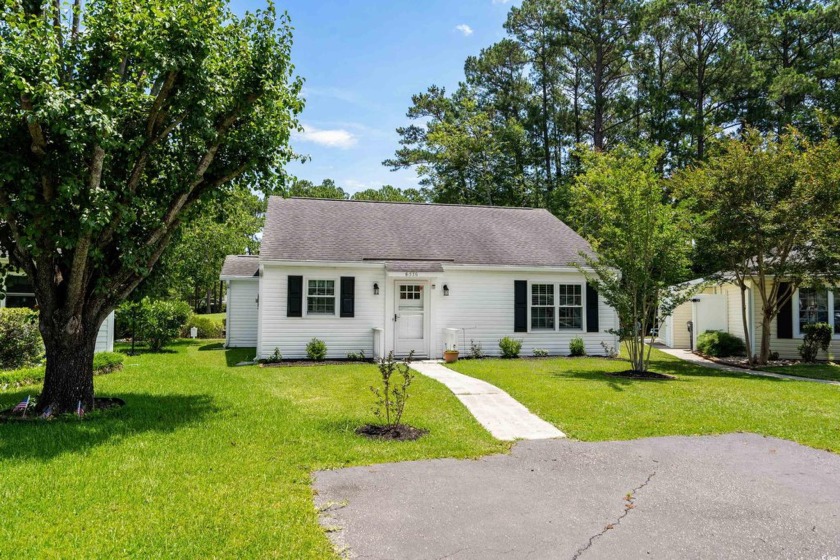 Welcome to this charming 2-bedroom, 2-bath ranch-style patio - Beach Home for sale in Myrtle Beach, South Carolina on Beachhouse.com