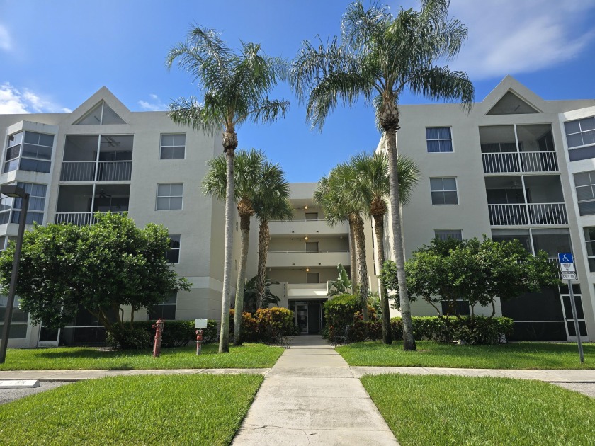 A Lovely 2 Bedroom 2 Bath 4th Story Bright Corner Condo Unit! - Beach Condo for sale in Delray Beach, Florida on Beachhouse.com