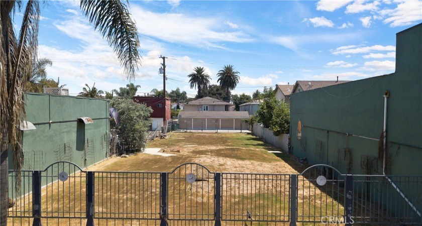 **Inquire for live/work unit possibilities** An exceptional - Beach Lot for sale in Long Beach, California on Beachhouse.com