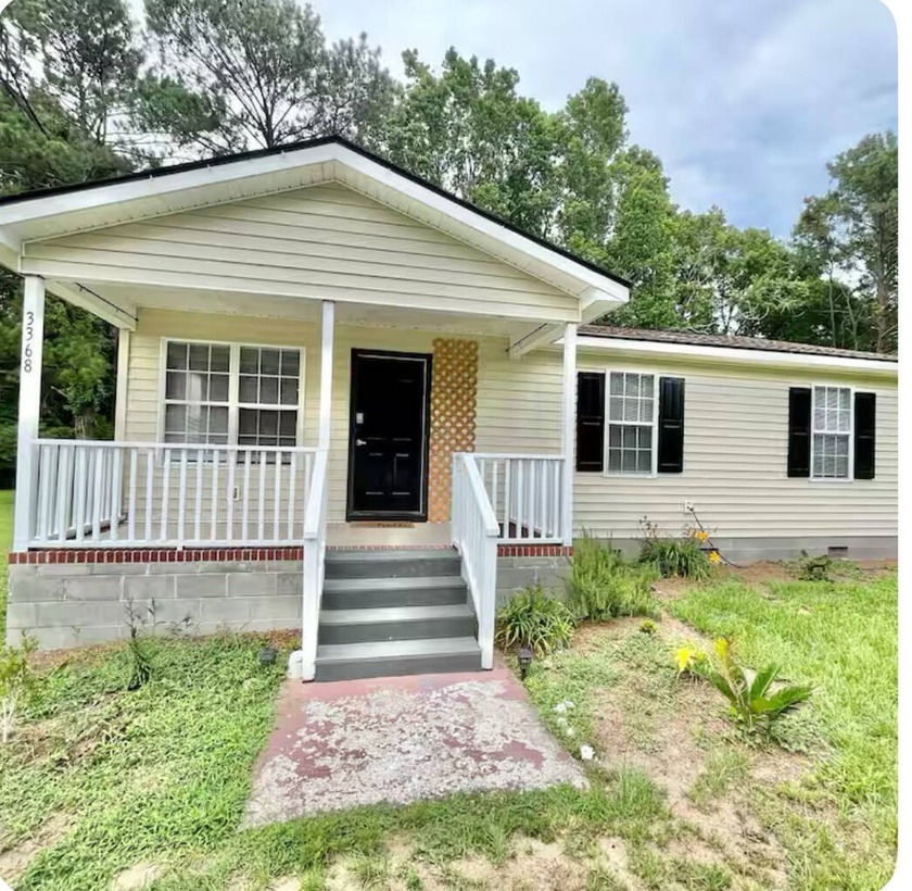 Beautifully updated 3-bedroom, 2-bath home offering a bright and - Beach Home for sale in Johns Island, South Carolina on Beachhouse.com