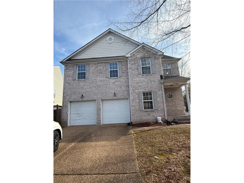Corner lot with open floor plan in Brigands Quay! Nice sized - Beach Home for sale in Virginia Beach, Virginia on Beachhouse.com