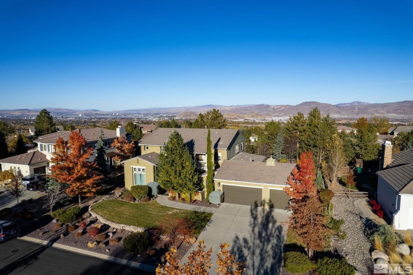 2970 Stonebridge Trail welcomes you into the exclusive and - Beach Home for sale in Reno, Nevada on Beachhouse.com