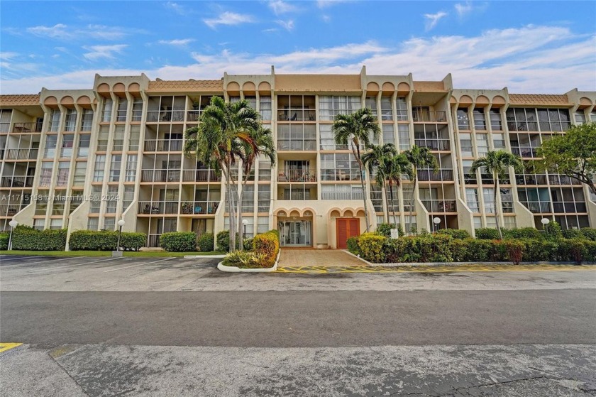 Light, Bright and spacious 2-bed, 2-bath condo with 2 balconies - Beach Condo for sale in Hallandale Beach, Florida on Beachhouse.com