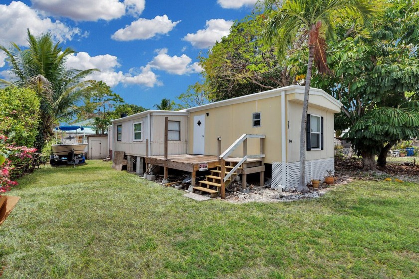 This mobile home offers a fantastic opportunity to embrace the - Beach Home for sale in Key Largo, Florida on Beachhouse.com