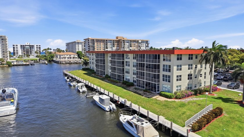Highly desirable 3-bedroom, 2-bathroom end corner unit with - Beach Condo for sale in Lighthouse Point, Florida on Beachhouse.com