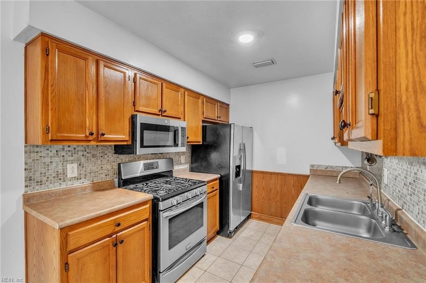 Wonderful opportunity for first-time homebuyers, downsizers, and - Beach Townhome/Townhouse for sale in Chesapeake, Virginia on Beachhouse.com