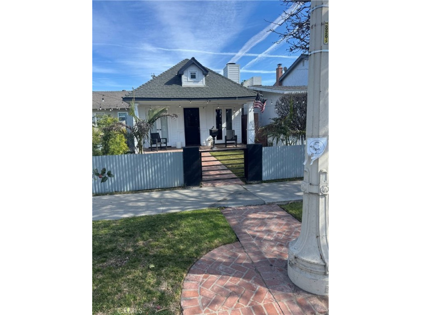 Welcome to 1022 Main Street! What a great opportunity to live in - Beach Home for sale in Huntington Beach, California on Beachhouse.com
