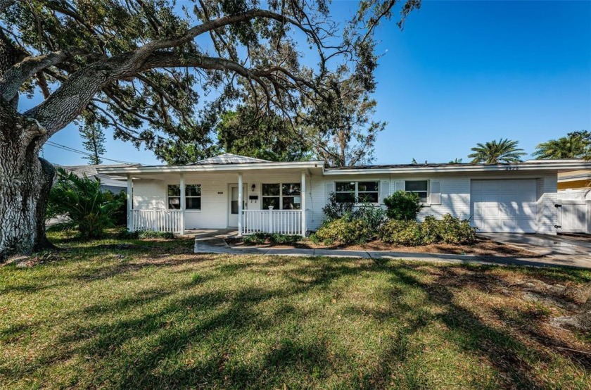 High and Dry! Gorgeous Views make for wonderful lake front - Beach Home for sale in St. Petersburg, Florida on Beachhouse.com