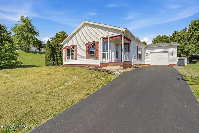 Welcome to Perry's Lake 55+ Community - Be Forever Young! - Beach Home for sale in Manahawkin, New Jersey on Beachhouse.com