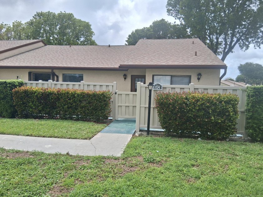 THE HEIR TO THE PROPERTY WANTS IT SOLD! PRICED TO SELL DUE TO - Beach Condo for sale in West Palm Beach, Florida on Beachhouse.com