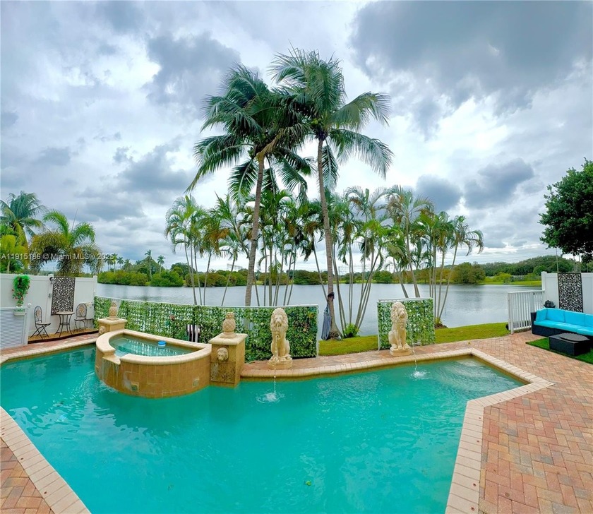 Sought-after Mapleridge community w/ stunning 4B, + in-law - Beach Home for sale in Hollywood, Florida on Beachhouse.com