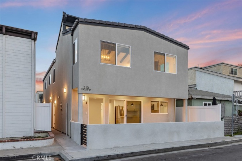 Welcome to 210 Grant St, a luxury Duplex in the highly coveted - Beach Townhome/Townhouse for sale in Newport Beach, California on Beachhouse.com