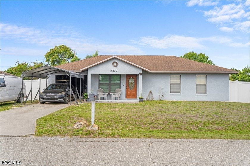 Great location in Fort Myers Shores. Close to Route 31 and - Beach Home for sale in Fort Myers, Florida on Beachhouse.com