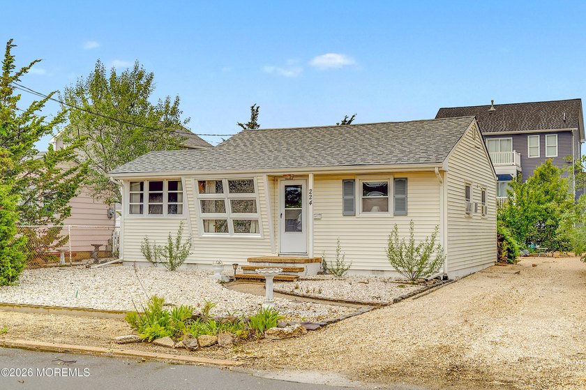 ORTLEY BEACH - QUIET BAYSIDE LOCATION - LARGE 50' X 100' LOT - - Beach Home for sale in Ortley Beach, New Jersey on Beachhouse.com