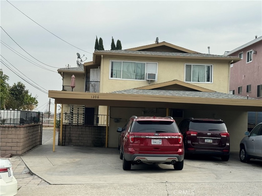 Remodeled and well-maintained 4-plex close to shopping, retail - Beach Home for sale in San Pedro, California on Beachhouse.com