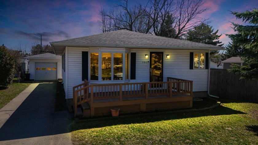 Hurry up and come check out this 3 bedroom 2 bath home in - Beach Home for sale in Ludington, Michigan on Beachhouse.com