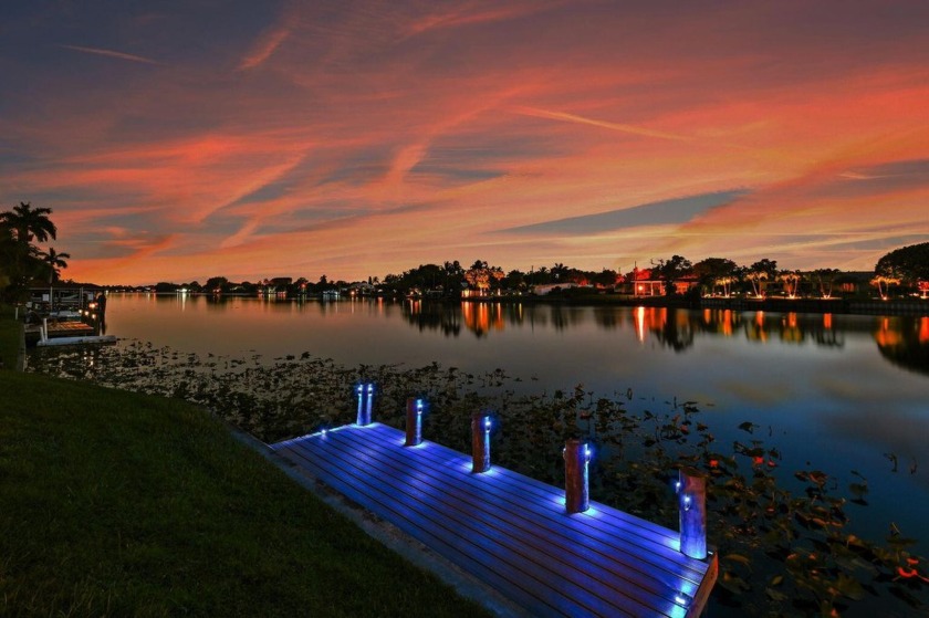 Exceptional Lake Clarke Shores pool home with approximately 100 - Beach Home for sale in Lake Clarke Shores, Florida on Beachhouse.com