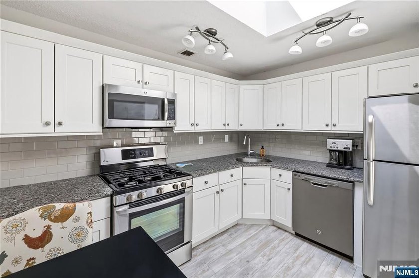 Rarely available Penthouse at River View on the Park! Spacious 1 - Beach Condo for sale in Edgewater, New Jersey on Beachhouse.com