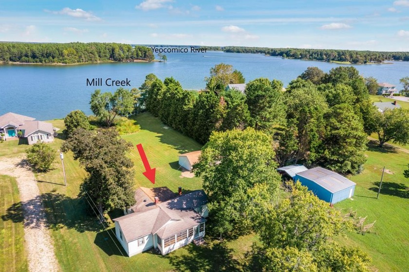 This waterfront property has loads of potential and is in need - Beach Home for sale in Callao, Virginia on Beachhouse.com