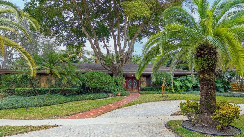 PRICED TO MOVE!  Large 5/3 on a beautifully landscaped and quiet - Beach Home for sale in Hollywood, Florida on Beachhouse.com