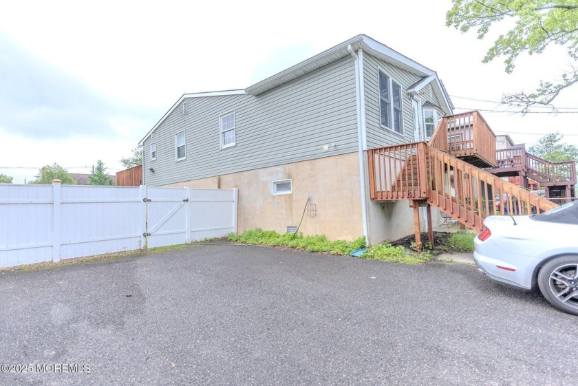 Welcome to 106 Campbell Street, in Union Beach,NJ!
This charming - Beach Home for sale in Union Beach, New Jersey on Beachhouse.com