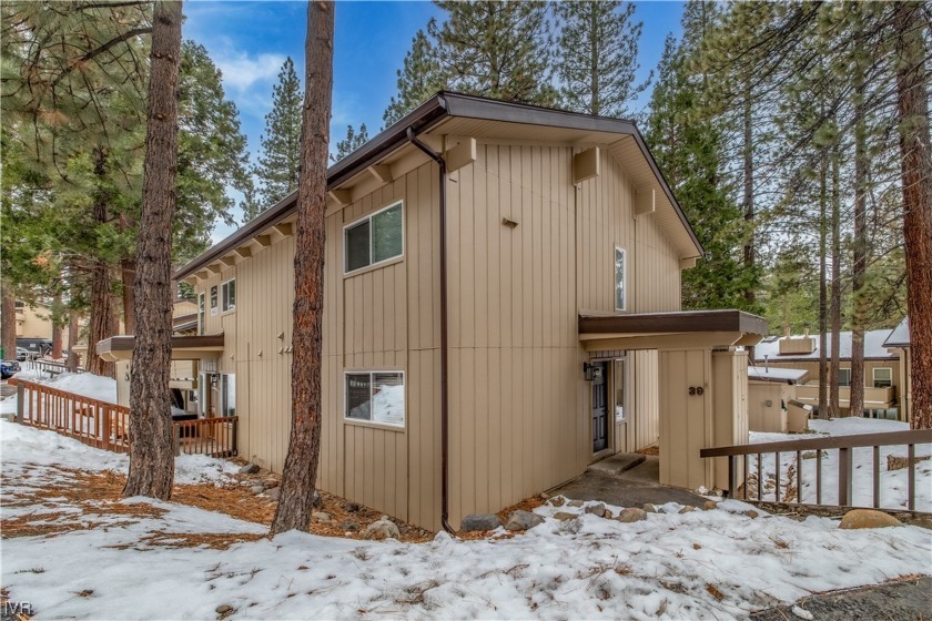 Beautifully renovated end unit offers 3 beds, 2.5 baths, and a - Beach Condo for sale in Incline Village, Nevada on Beachhouse.com