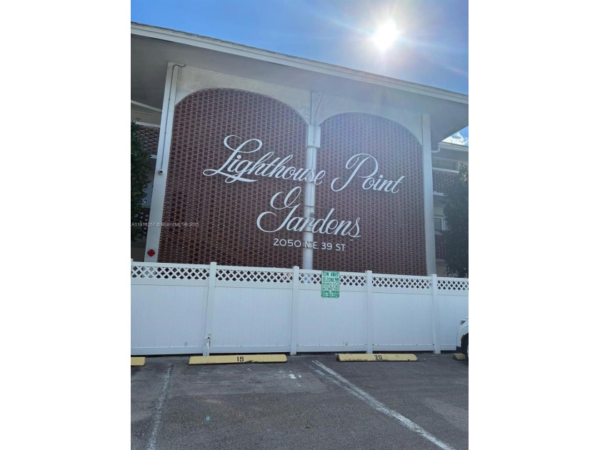 Great opportunity in Lighthouse Point Gardens, a well-maintained - Beach Condo for sale in Lighthouse Point, Florida on Beachhouse.com