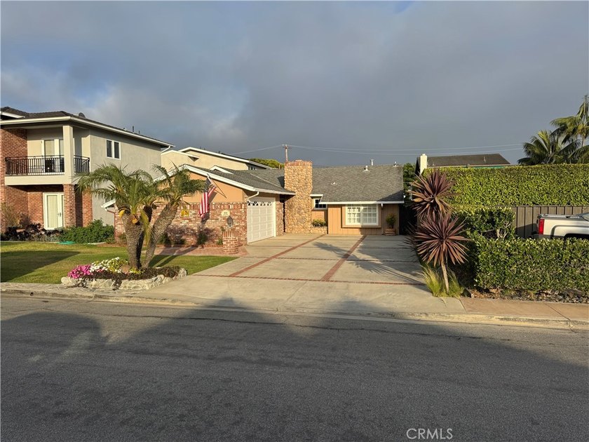 Charming single-story cottage nestled within the highly coveted - Beach Home for sale in Newport Beach, California on Beachhouse.com