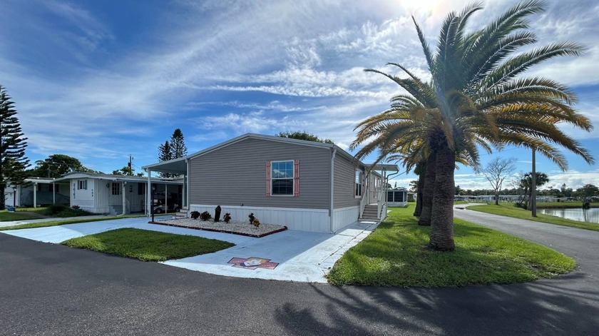 This BEAUTIFUL 3 bedroom, 2 bathroom 2016 home sits on a - Beach Home for sale in South Daytona, Florida on Beachhouse.com