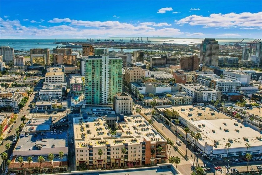 A rare mixed-use, work-live residence offering exceptional - Beach Home for sale in Long Beach, California on Beachhouse.com