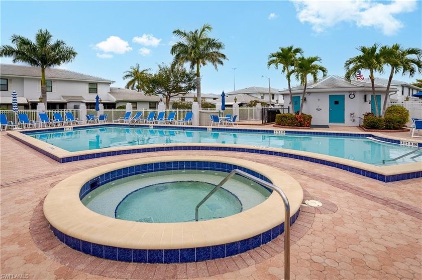 Welcome to this 2 bedroom townhome in San Marco Villas on - Beach Townhome/Townhouse for sale in Marco Island, Florida on Beachhouse.com