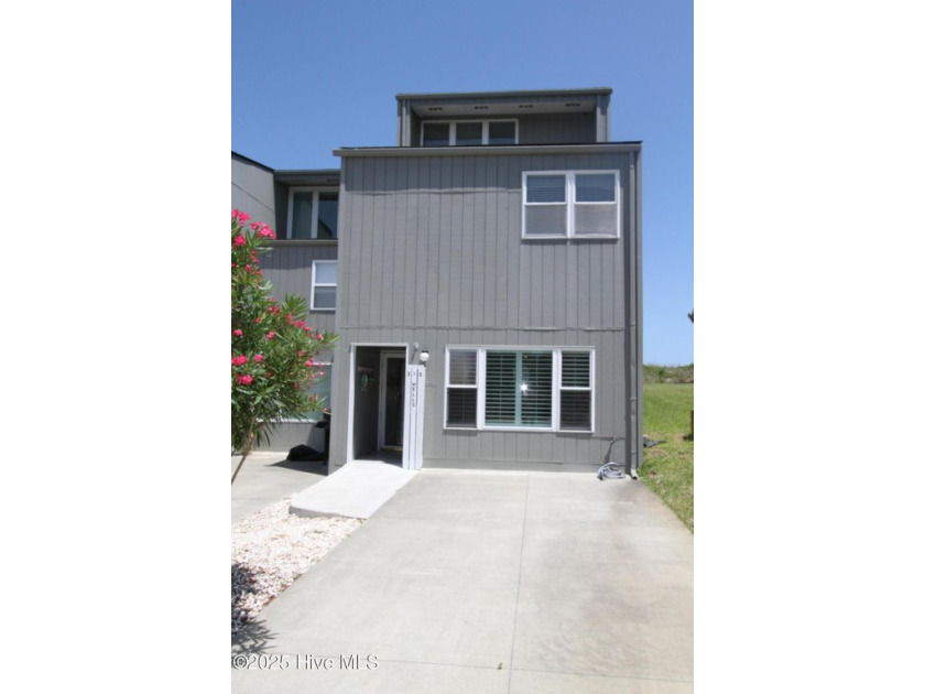 This single family since 1972 owned, never rented, beautifully - Beach Condo for sale in Atlantic Beach, North Carolina on Beachhouse.com