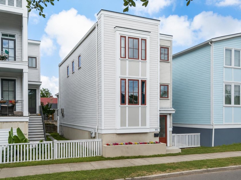 Blending contemporary design with an unbeatable downtown - Beach Home for sale in Charleston, South Carolina on Beachhouse.com