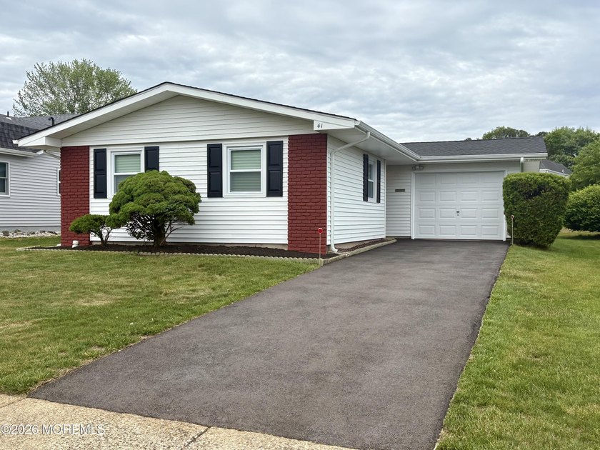 Absolutely stunning, fully renovated 2 bedroom, one bath home in - Beach Home for sale in Brick, New Jersey on Beachhouse.com
