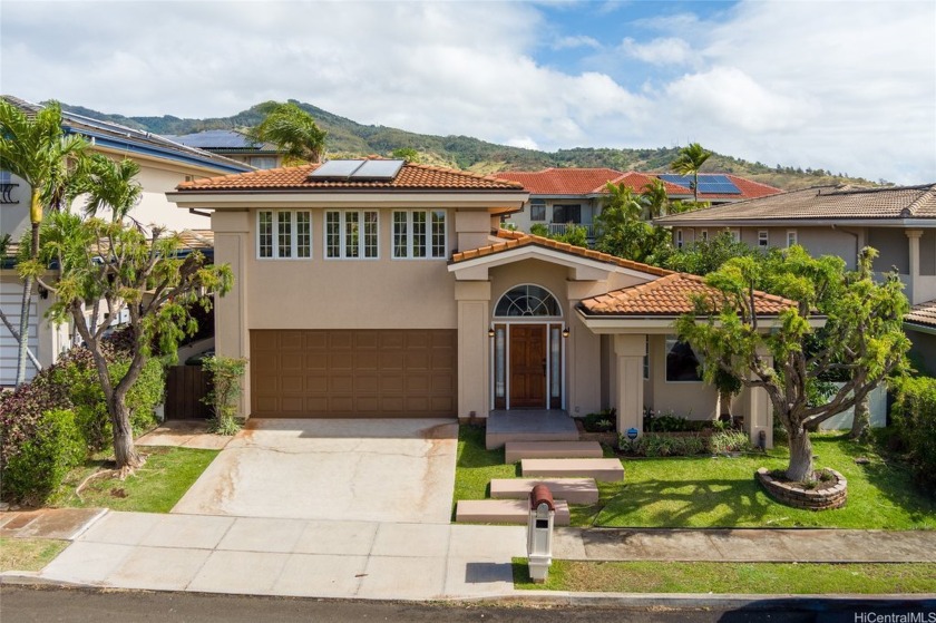 One-of-a-Kind Custom Home in Makakilo! Pride of ownership shines - Beach Home for sale in Kapolei, Hawaii on Beachhouse.com