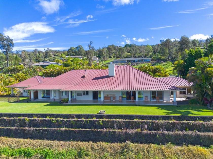 Nestled within a gated community, this expansive 3-acre property - Beach Home for sale in Kailua Kona, Hawaii on Beachhouse.com