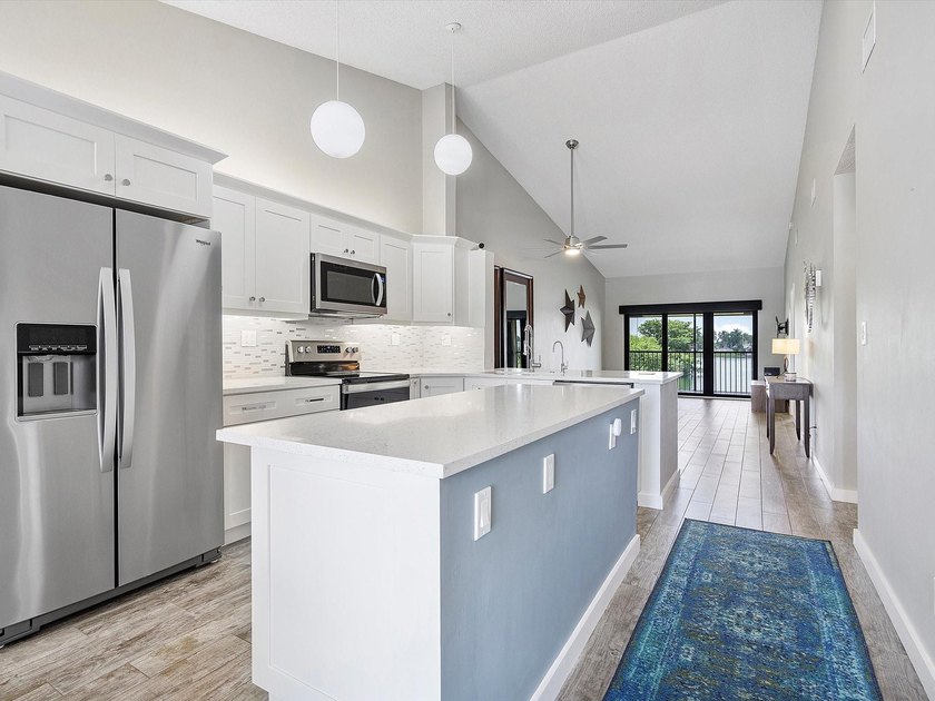 Beautifully renovated top-floor condo with serene lake views in - Beach Condo for sale in Oakland Park, Florida on Beachhouse.com
