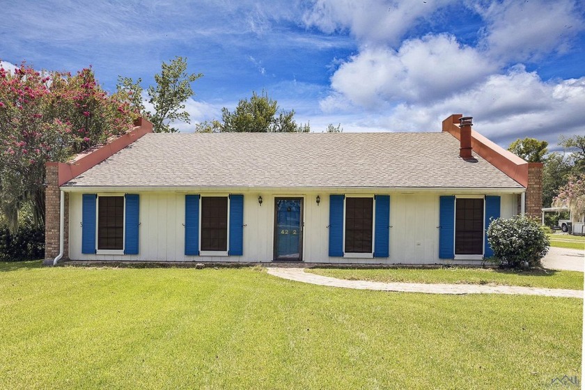 Welcome to 4232 Bayouside Drive, a charming 3-bedroom, 2-bath - Beach Home for sale in Houma, Louisiana on Beachhouse.com