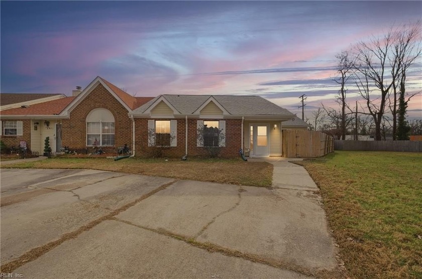Welcome to 9 Holly Hill Ct, a move-in ready end-unit townhome - Beach Townhome/Townhouse for sale in Portsmouth, Virginia on Beachhouse.com