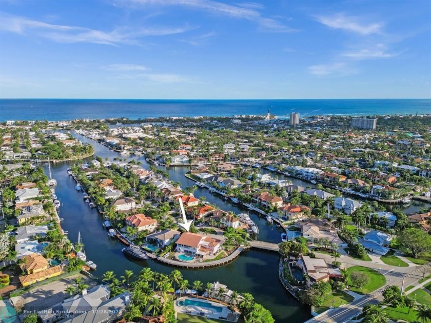 Rarely available Point Lot on a private island street accessed - Beach Home for sale in Lighthouse Point, Florida on Beachhouse.com