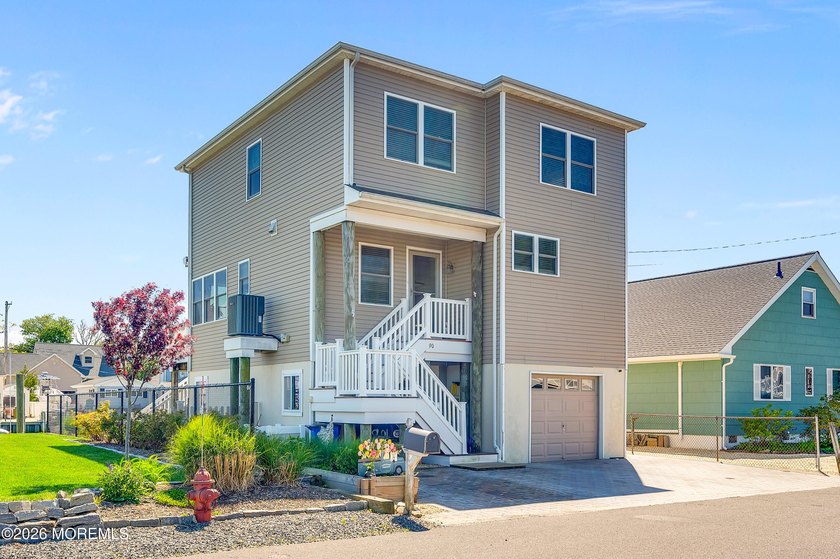 Welcome to your waterfront retreat, just seconds to the open bay - Beach Home for sale in Waretown, New Jersey on Beachhouse.com