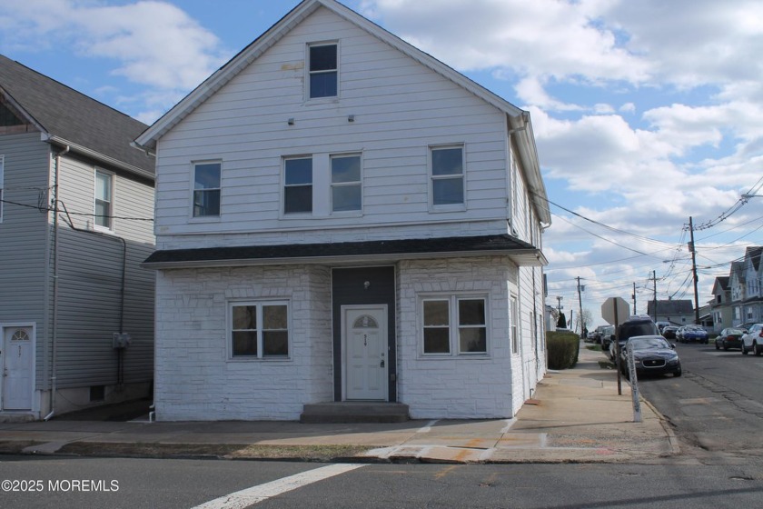 Excellent opportunity for investor or homeowner to have the rent - Beach Townhome/Townhouse for sale in Carteret, New Jersey on Beachhouse.com